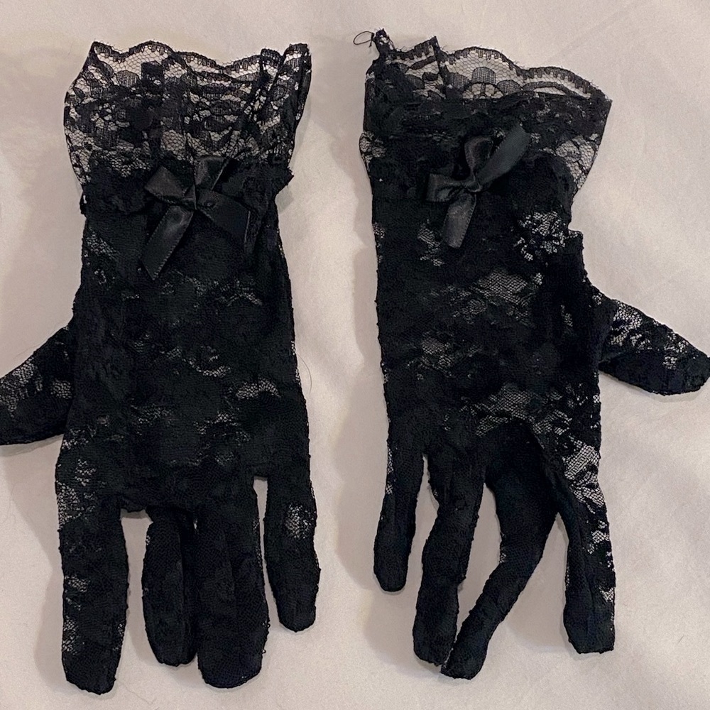 Black Lace Stretch Gloves